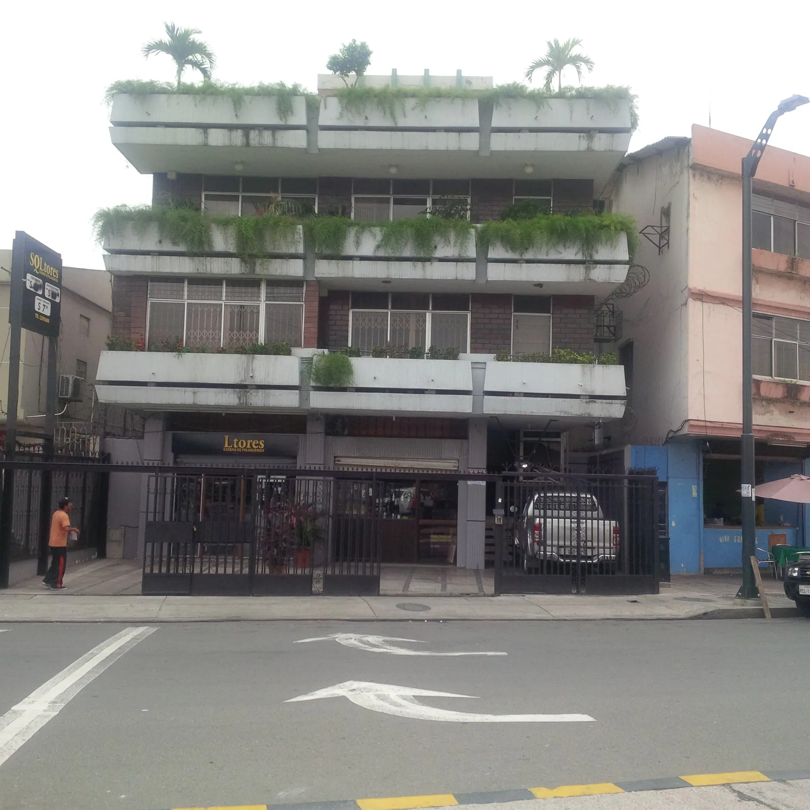Alquiler de oficina frente al Policentro, Cdla. Kennedy Guayaquil – Foto 1