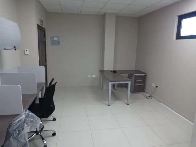 Oficina en Alquiler en El Norte de Guayaquil, Sector Garzota – Foto 5