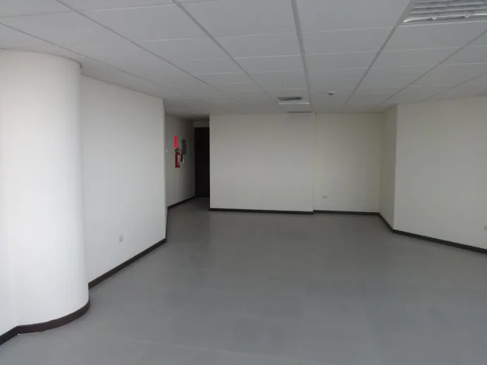 Alquilo oficina en The Point, 62m2 con parqueo. – Foto 2