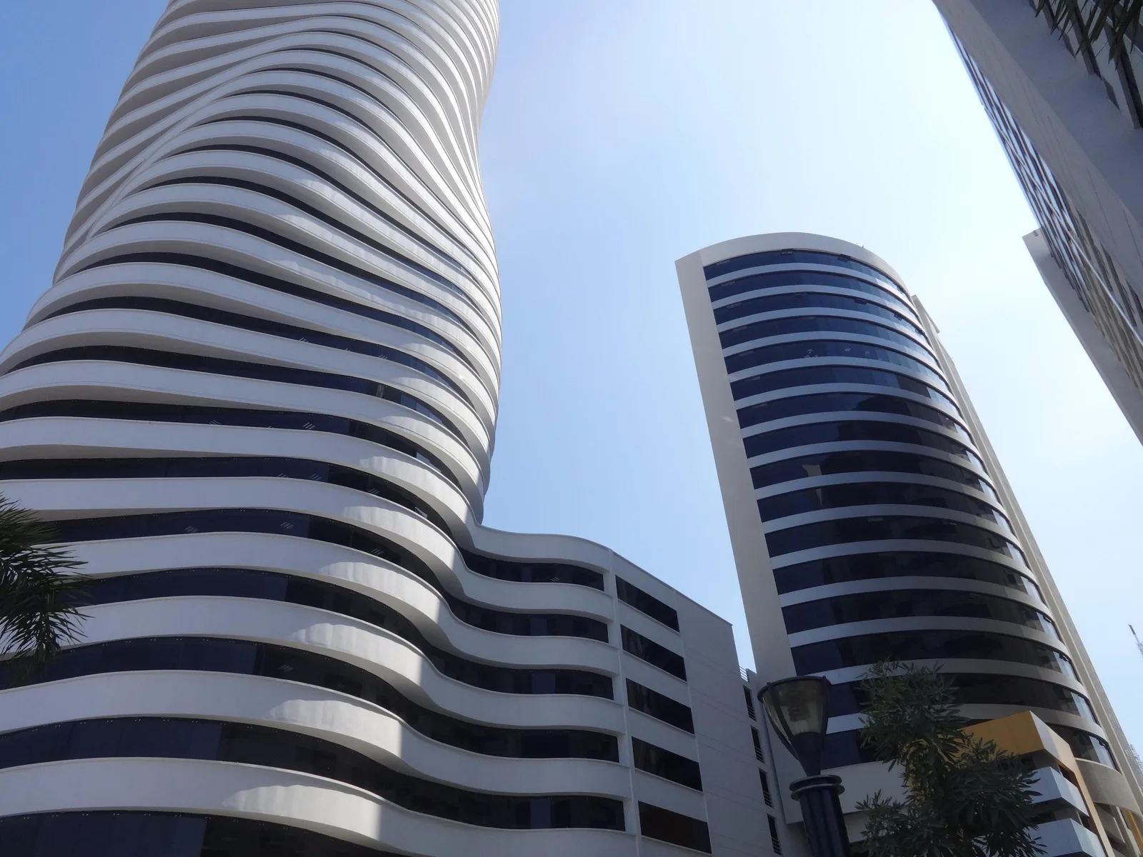 Alquiler de oficina en Ciudad del Rio, EMPORIUM Guayaquil – Foto 1