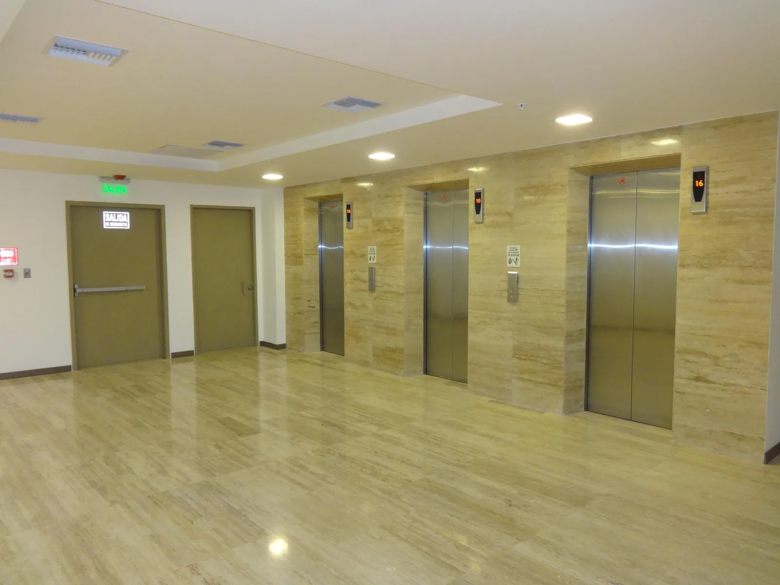 Alquiler de oficina en Ciudad del Rio, EMPORIUM Guayaquil – Foto 4