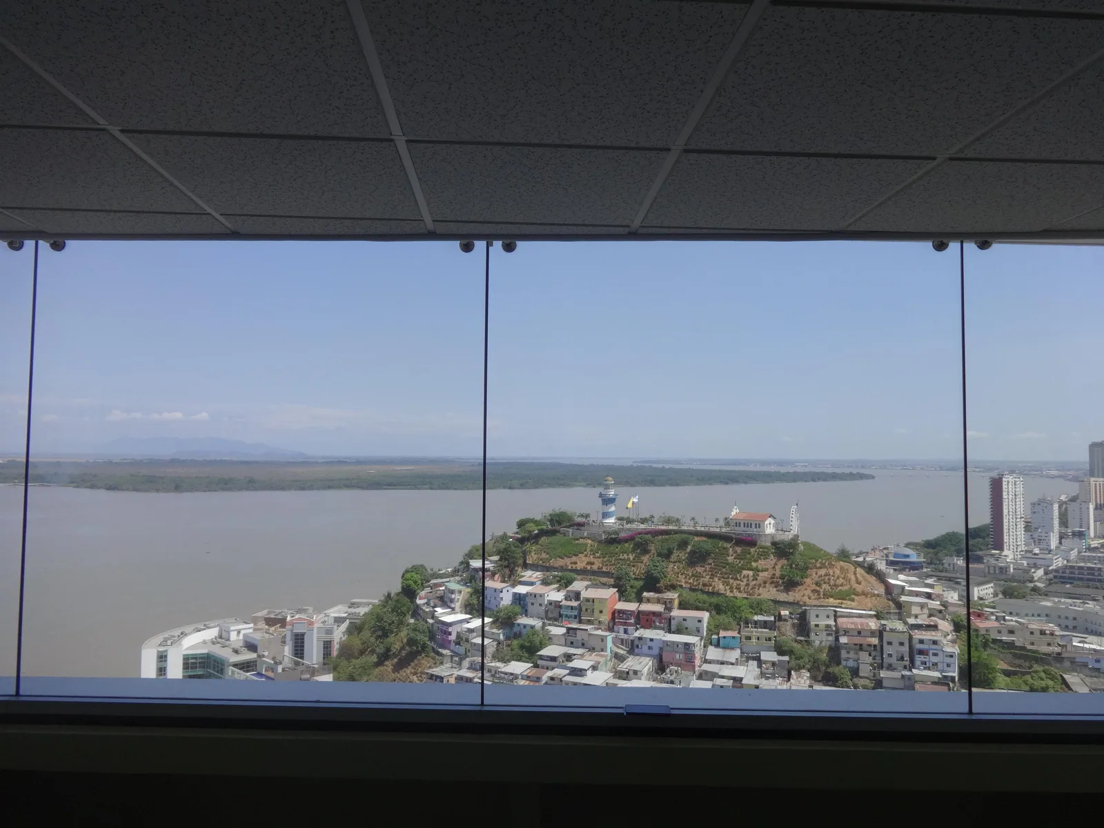 Oficina en alquiler en el piso 30 en The Point, Guayaquil – Foto 4
