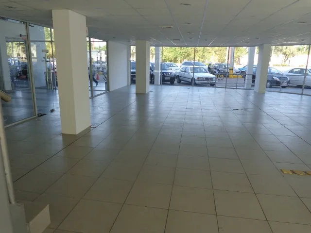 Local en Alquiler Km 5 Avenida Principal Samborondon  – Foto 2