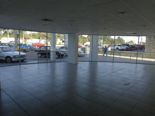 Local en Alquiler Km 5 Avenida Principal Samborondon  – Foto 4