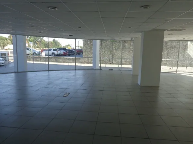 Local en Alquiler Km 5 Avenida Principal Samborondon  – Foto 5