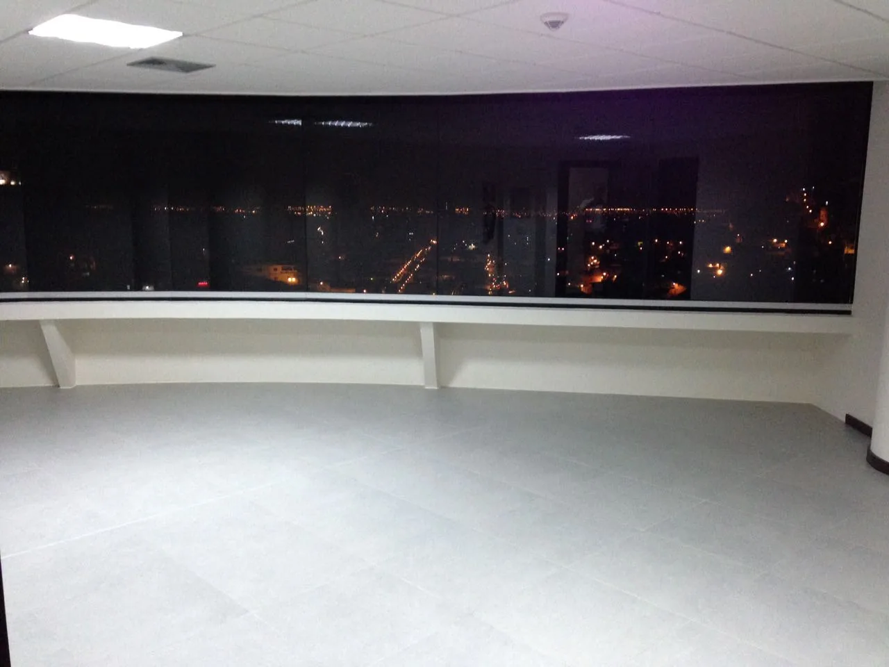 Alquiler de oficina en The Point, Guayaquil. Oficina de 47m2 – Foto 4