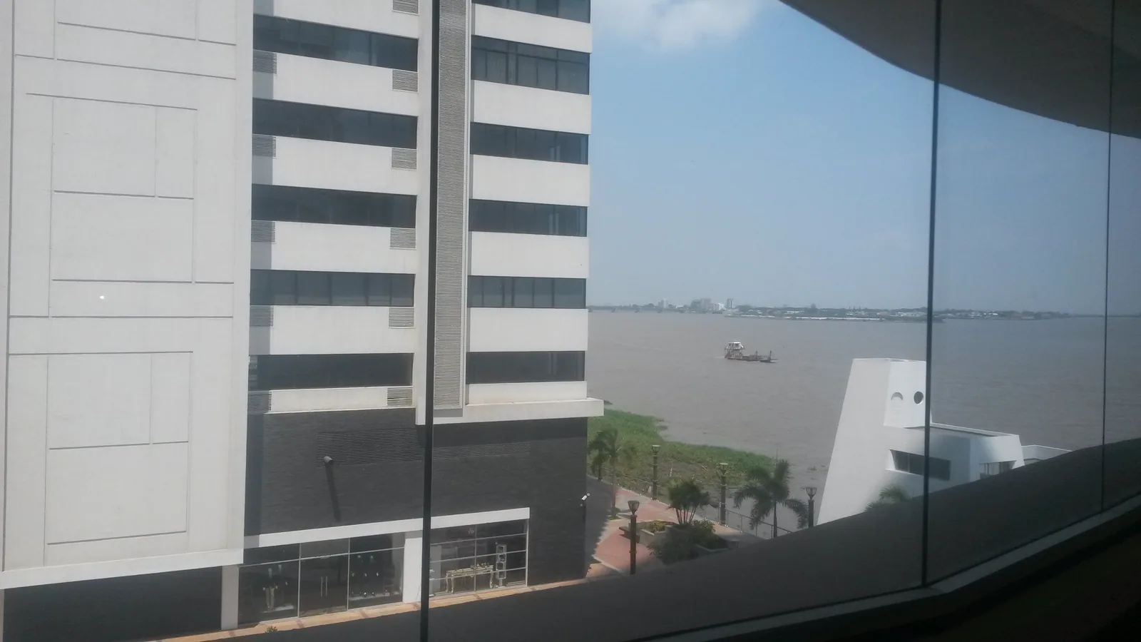 Oficina de Alquiler en ciudad del Rio Emporium Guayaquil – Foto 1