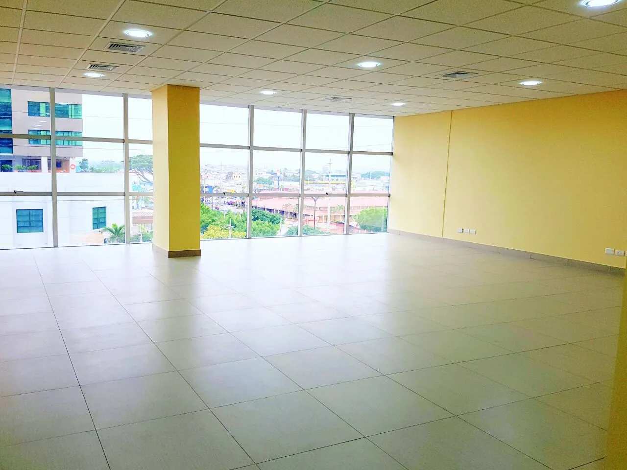 Alquilo Oficina en Sky Building, norte de Guayaquil – Foto 2