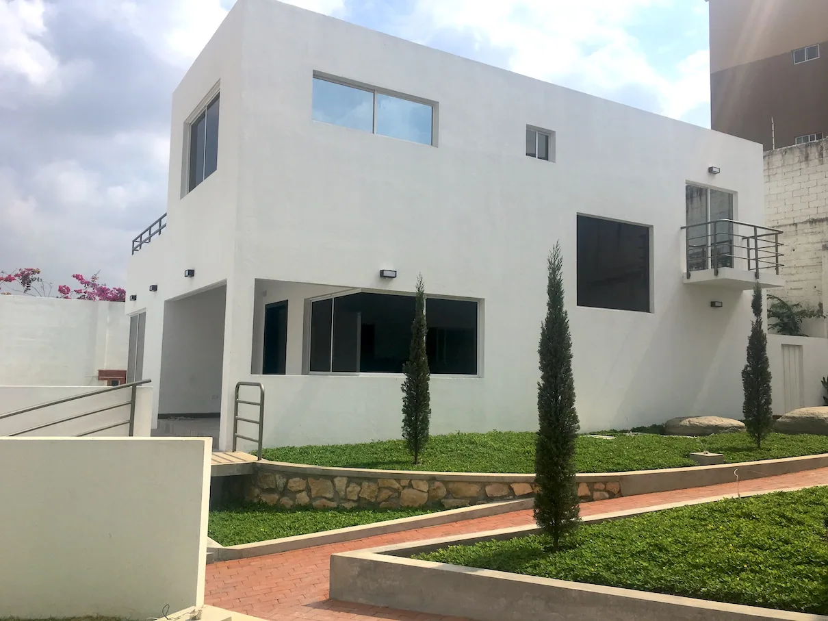 Casa en venta en Las Cumbres, sector Los Ceibos, Guayaquil – Foto 1