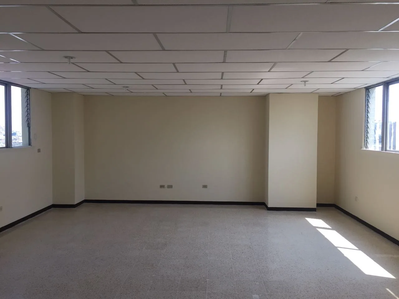 Oficina en alquiler en Condominio Orellana, Los Rios y 1ero De Mayo, Guayaquil – Foto 2