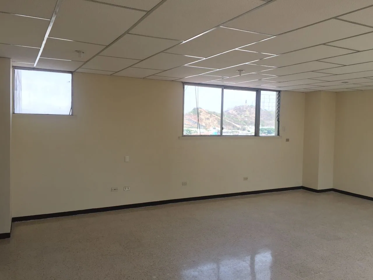 Oficina en alquiler en Condominio Orellana, Los Rios y 1ero De Mayo, Guayaquil – Foto 3