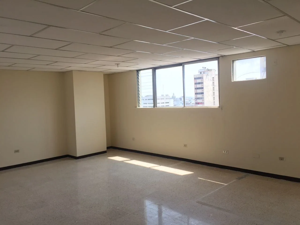 Oficina en alquiler en Condominio Orellana, Los Rios y 1ero De Mayo, Guayaquil – Foto 4
