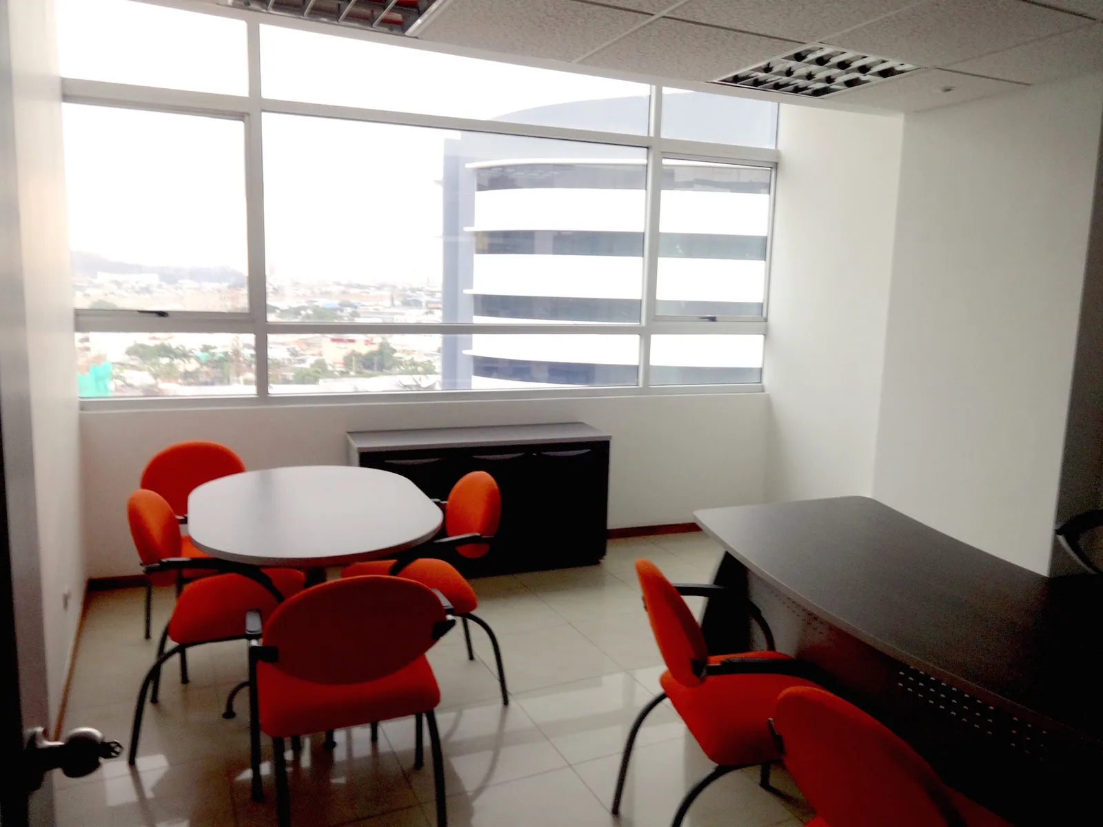 Oficina en alquiler norte de Guayaquil. Trade Building – Foto 3