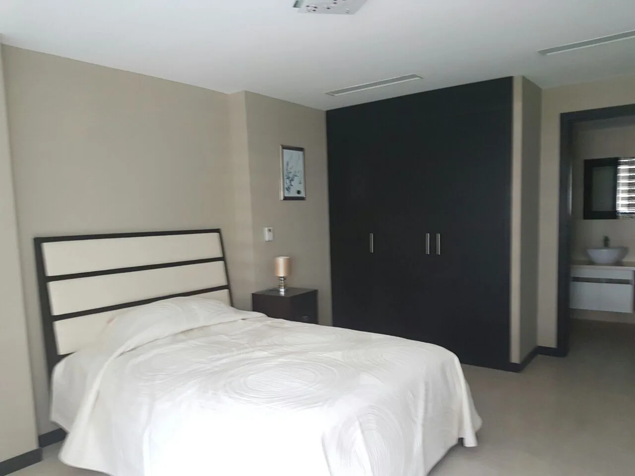 Departamento en alquiler ubicado en Bellini en Puerto Santa Ana. – Foto 3