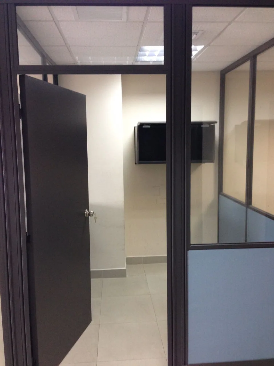 Alquilo Oficina Amoblada en Parque Empresarial Colón – Foto 2