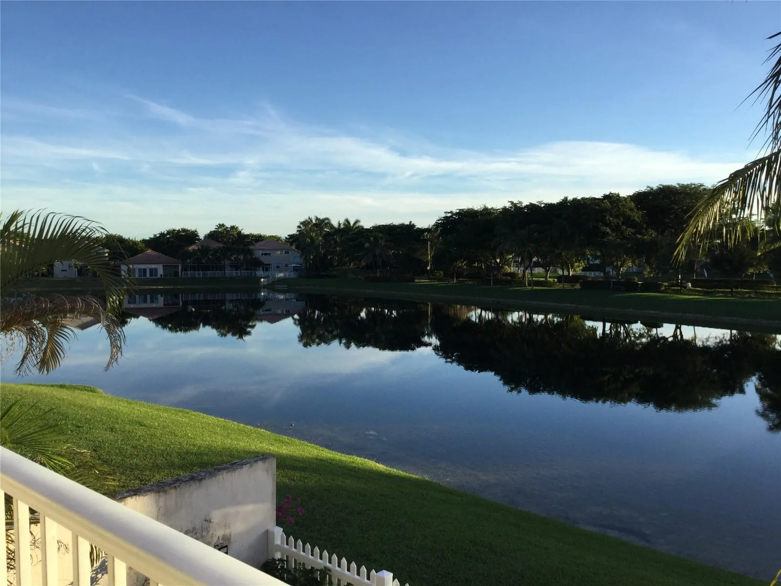 Townhouse a la Venta en MIAMI en DORAL ISLES – Foto 3