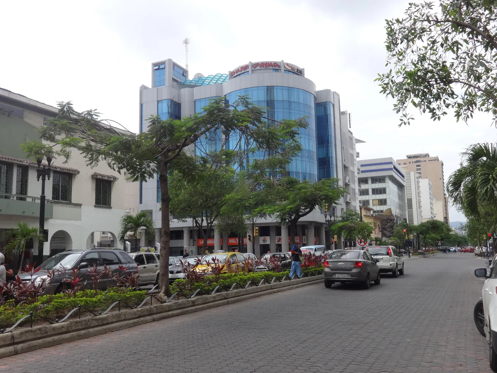 Alquilo local comercial en 9 de Octubre y Av. Quito – Foto 1
