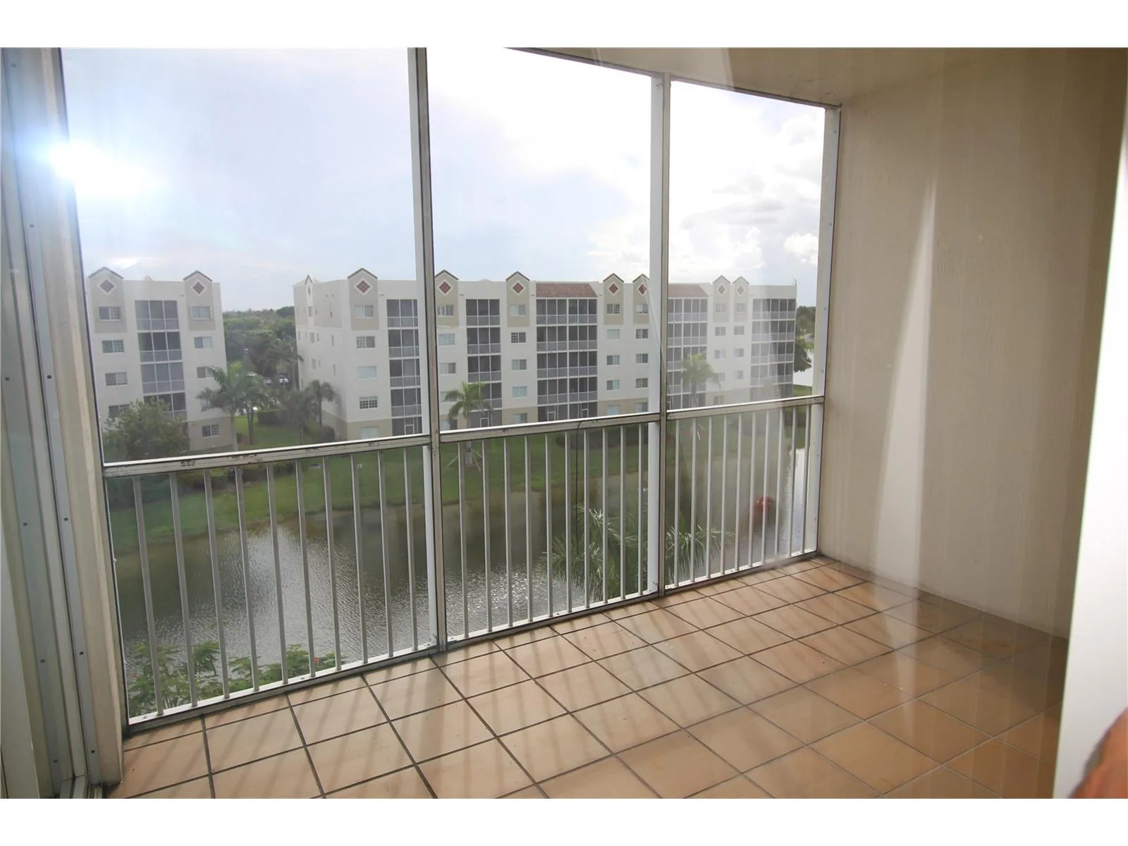 Departamento a la Venta en DORAL ISLES – Foto 1