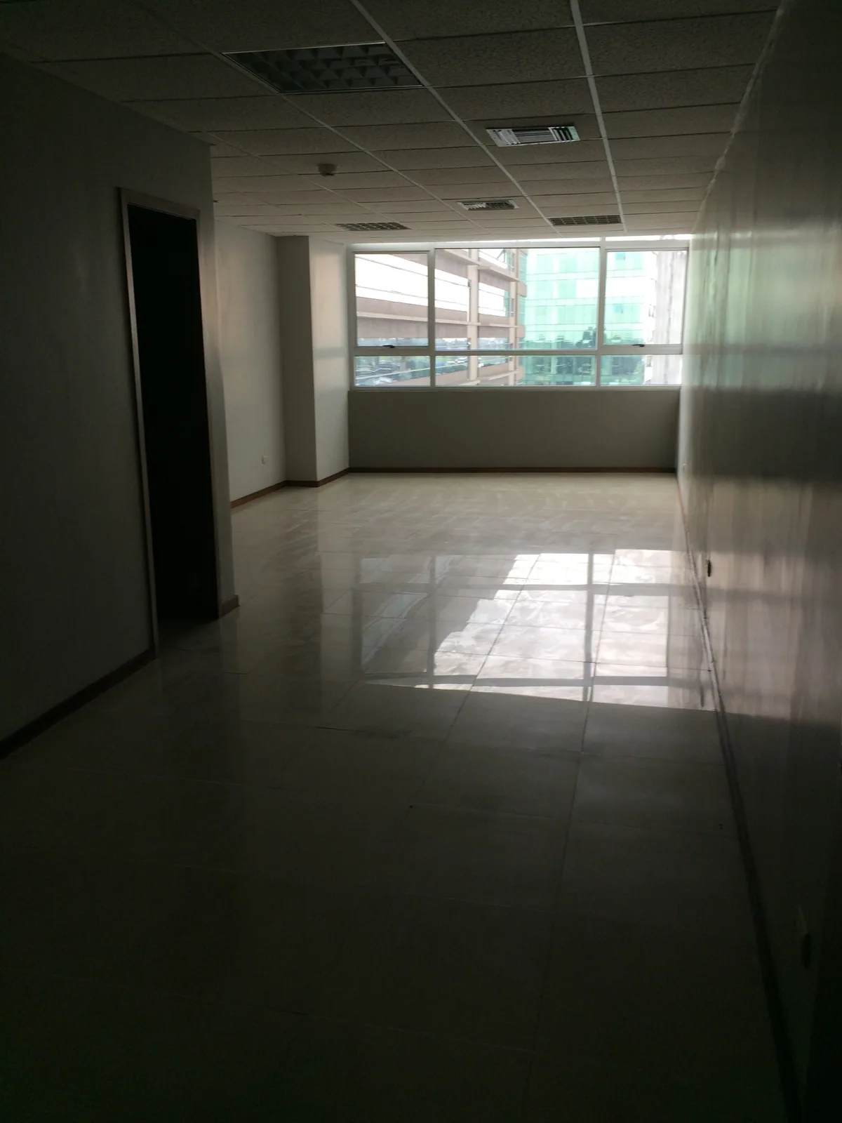 Oficina de 43mt2 en Arriendo en Trade Building sector Mall del Sol - Guayaquil – Foto 1