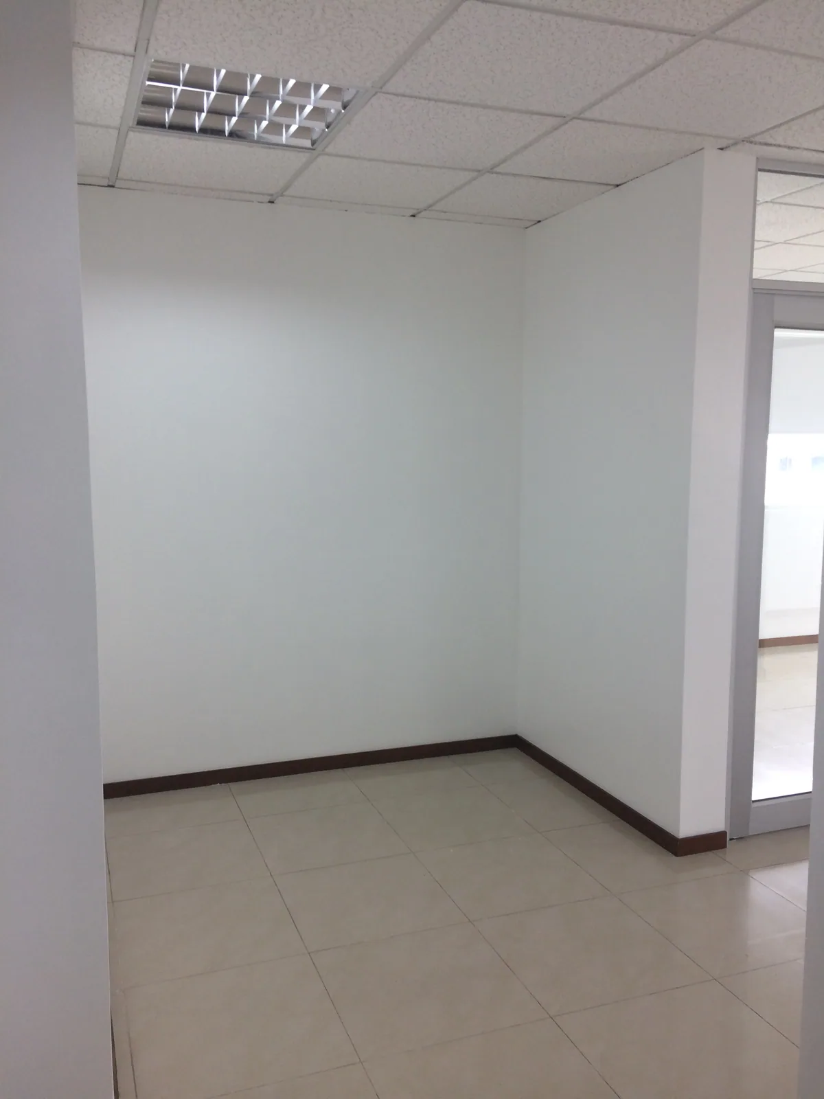 Oficina de 60mt2 de Arriendo en Trade Building sector Mall del Sol - Guayaquil – Foto 1