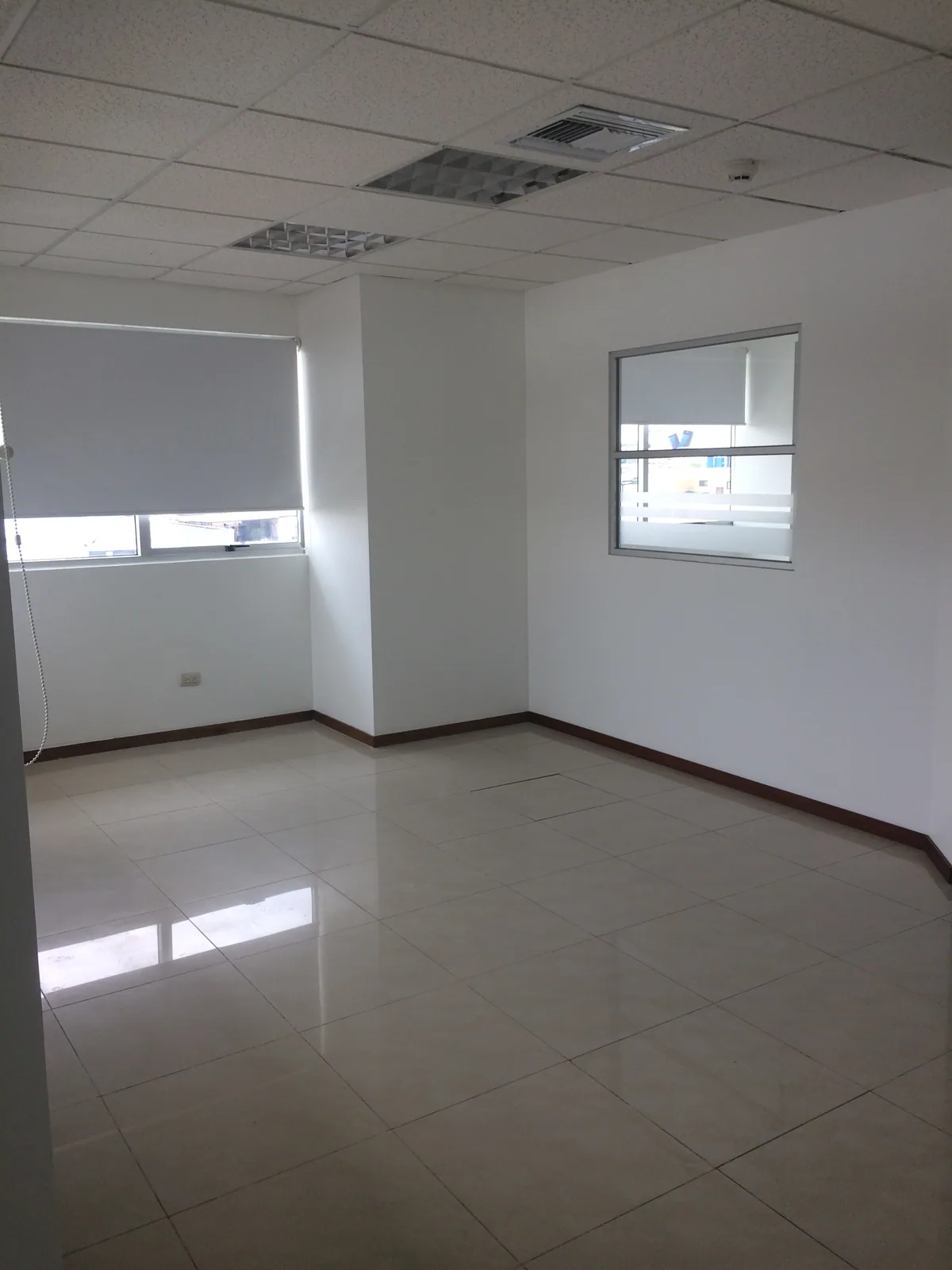 Oficina de 60mt2 de Arriendo en Trade Building sector Mall del Sol - Guayaquil – Foto 2