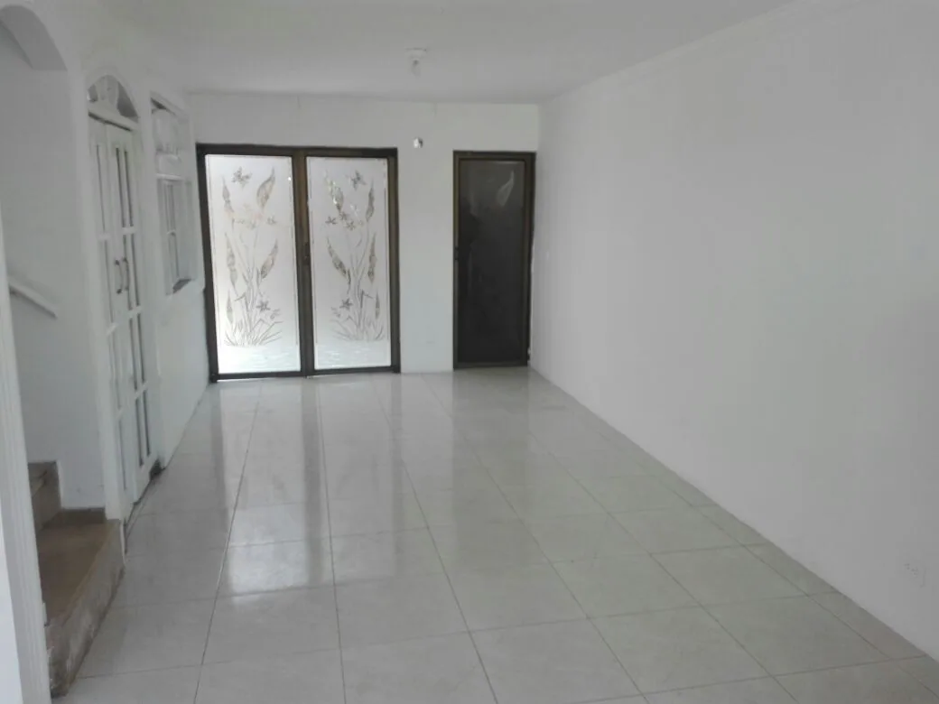 Venta de casa en el norte de Guayaquil, Cdla. El Maestro – Foto 3