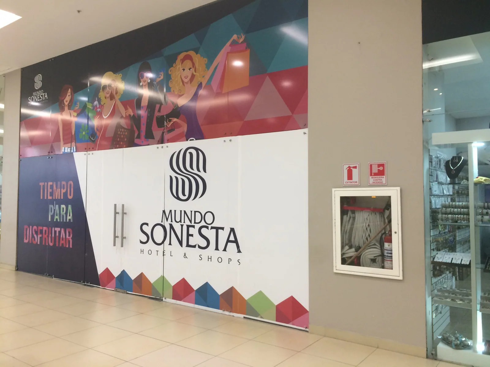 Local Comercial en Alquiler Galería Sonesta, zona Mall del Sol – Foto 3