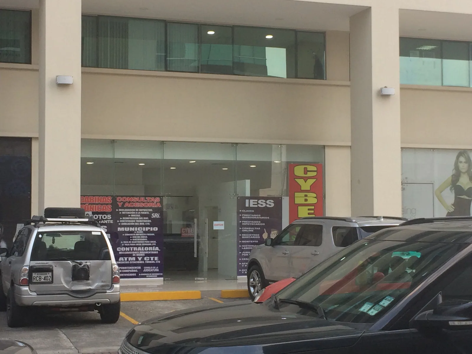 Local Comercial de 56mt2 en Alquiler en Trade Building, Guayaquil – Foto 2