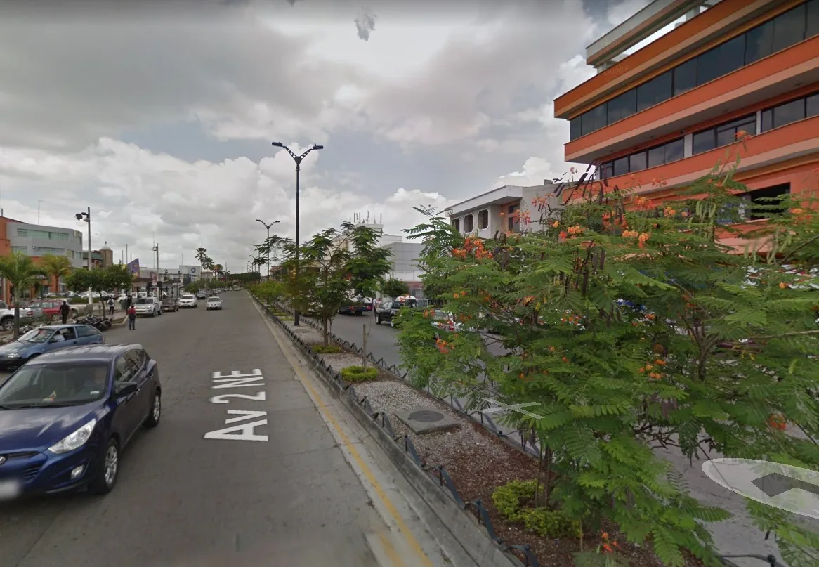 Local comercial en alquiler en Centro Comercial en La Alborada Guayaquil – Foto 1