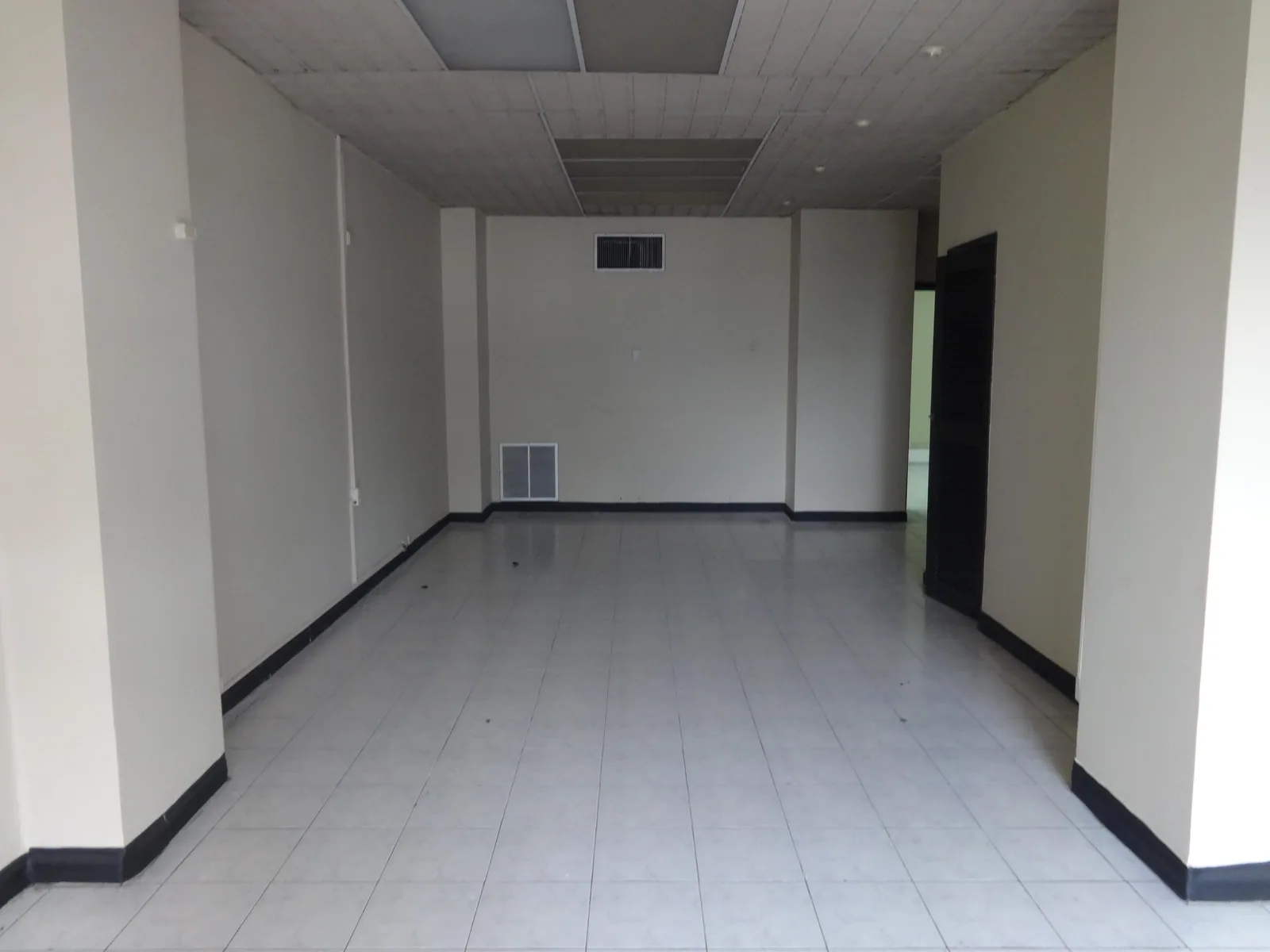 Oficina de alquiler en el centro de Guayaquil, Av. 9 de Octubre – Foto 2
