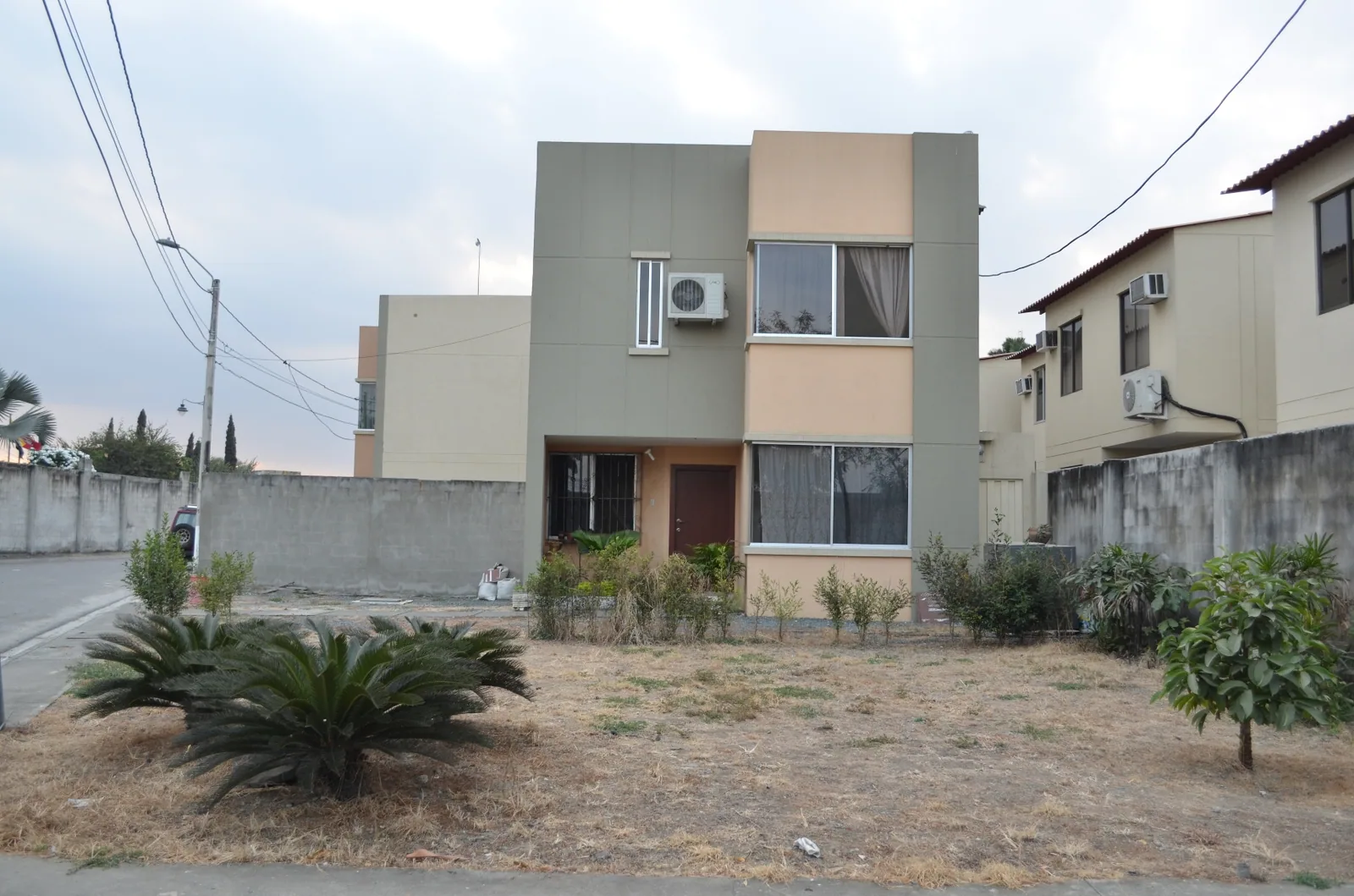 Casa en venta en urbanización Castilla Km 13 Via Samborondon  – Foto 2