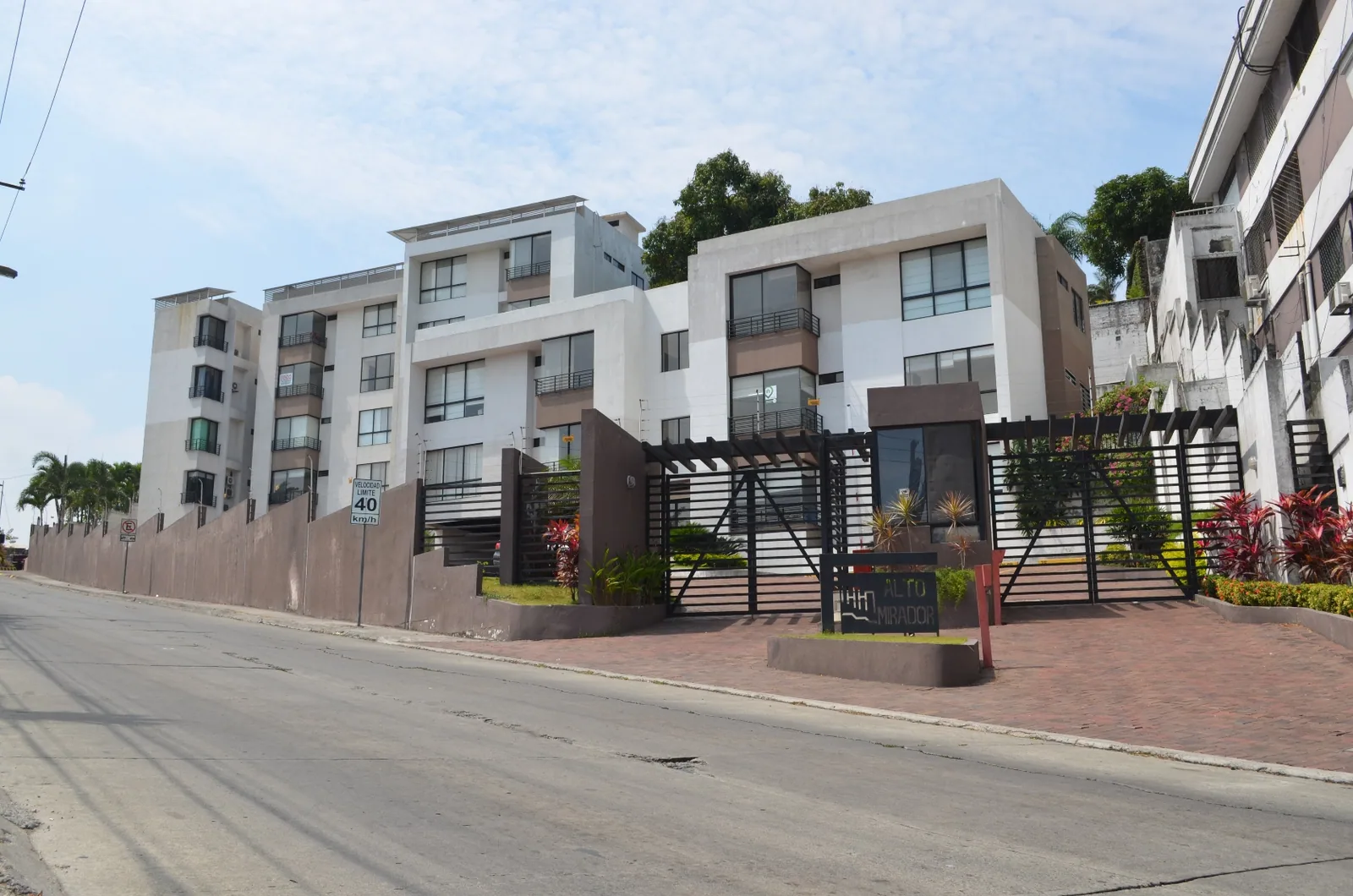 Departamento en alquiler Edificio Alto Mirador Urdesa  – Foto 1