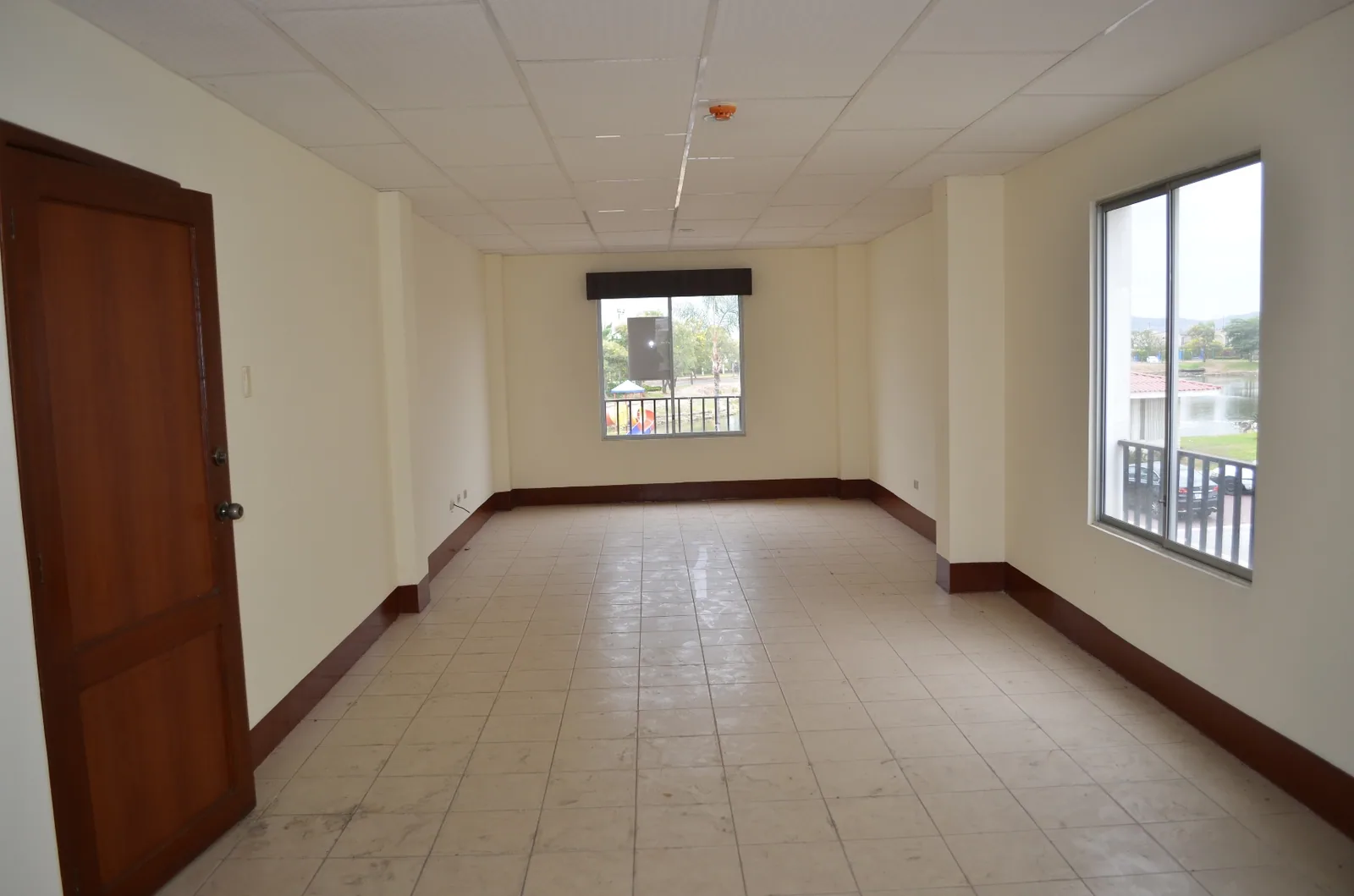 Oficina en alquiler en urbanización Metrópolis II Ave terminal terrestre pascuales – Foto 3
