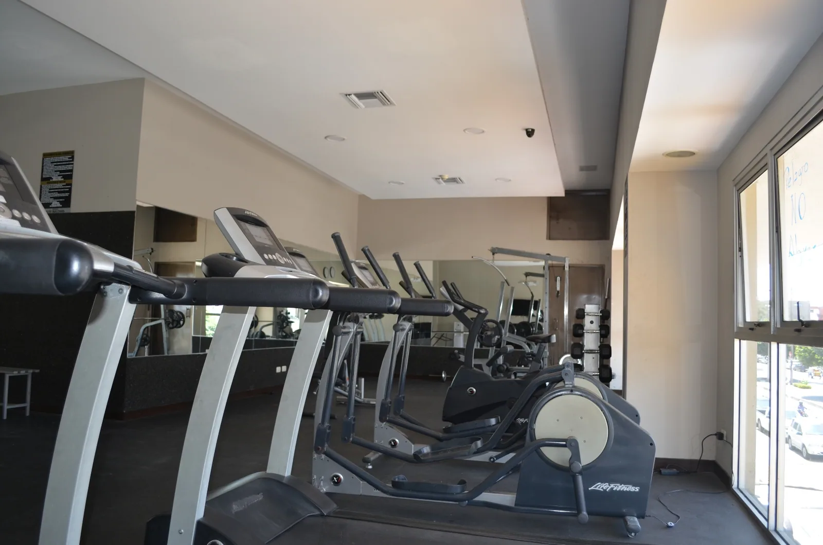 Departamento en venta en edificio Élite Building sector Mall del Sol – Foto 3