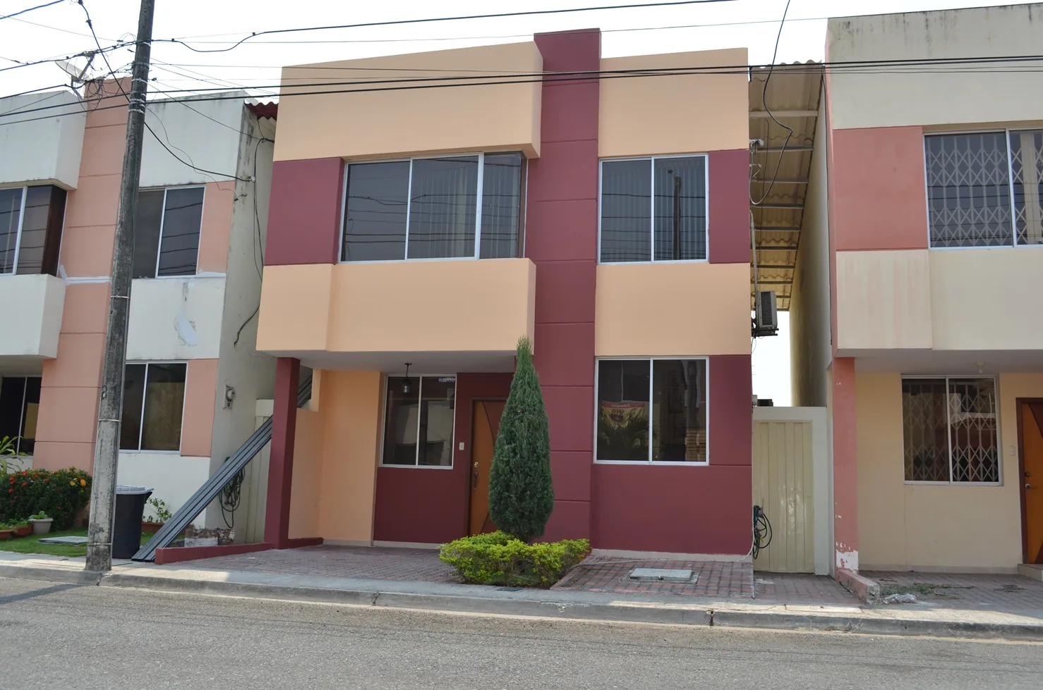 Casa en Alquiler urbanización Cataluña vía Salitre - Samborondon – Foto 1
