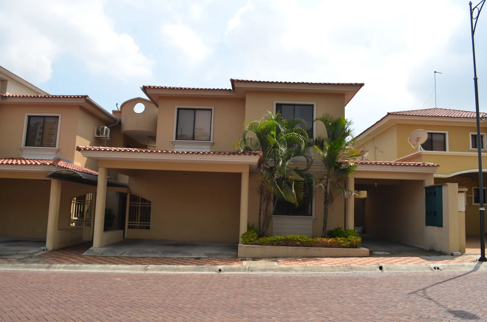 Townhouse en alquiler en Urbanización Ciudad Colón  – Foto 2