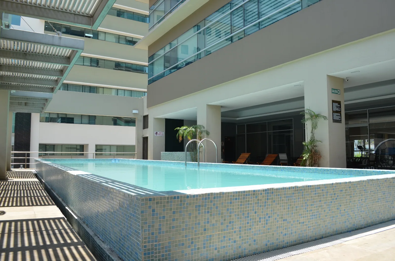 Suite en alquiler en edificio Elite Building sector Mall del Sol – Foto 1