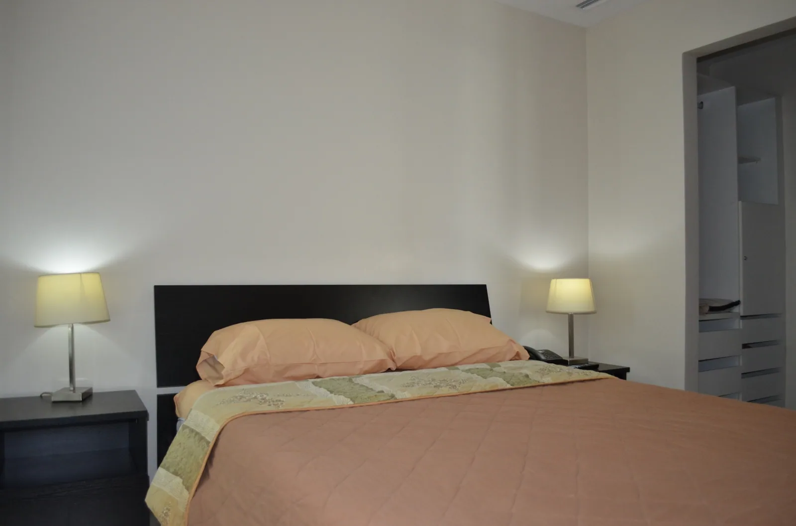 Suite en alquiler en edificio Elite Building sector Mall del Sol – Foto 4