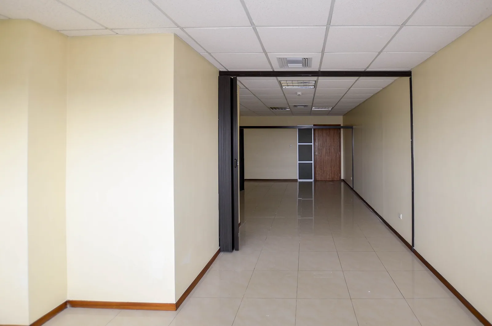 Oficina en alquiler en Trade Building sector norte de Guayaquil – Foto 2