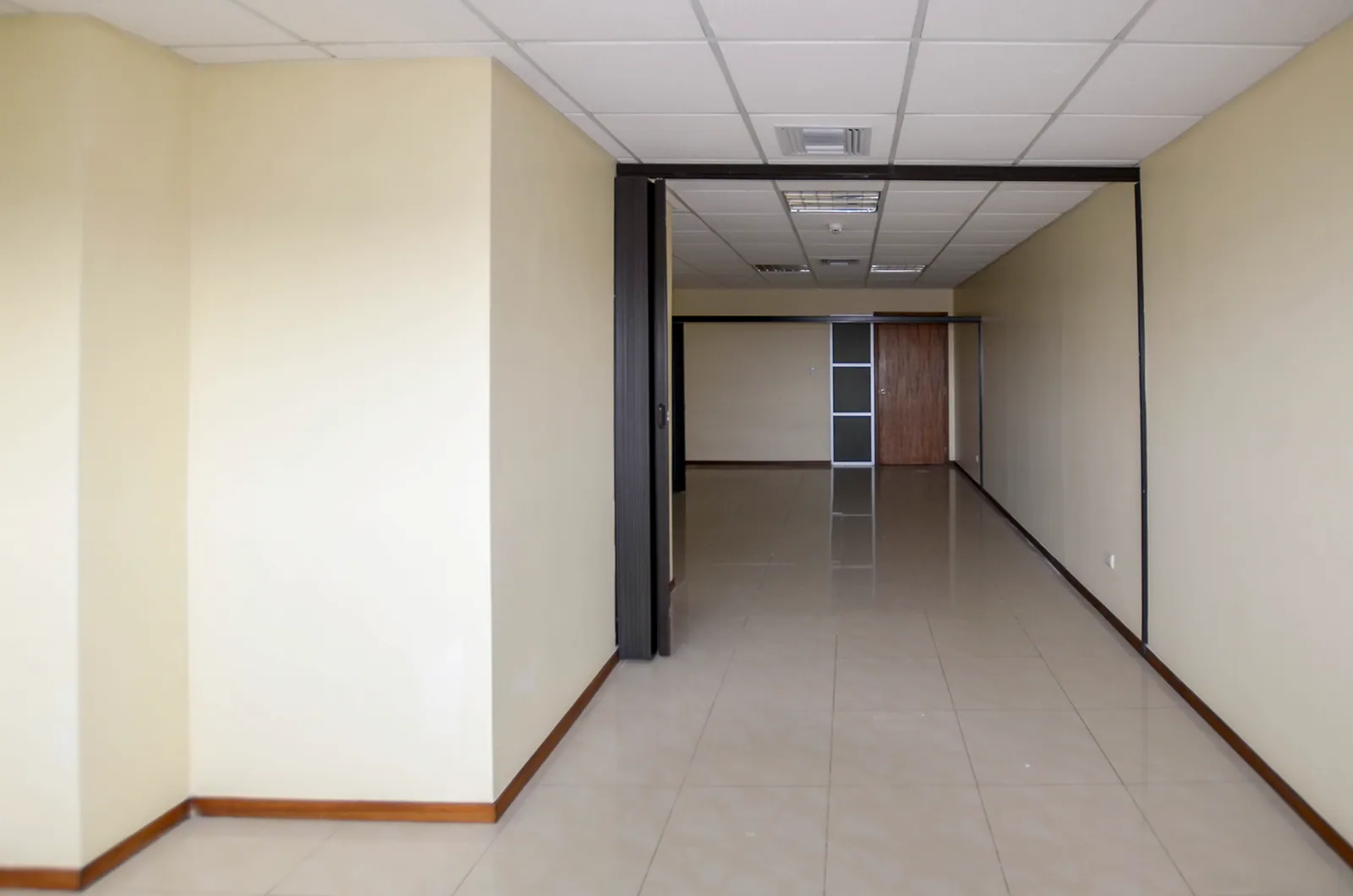 Oficina en alquiler en Trade Building sector norte de Guayaquil – Foto 3