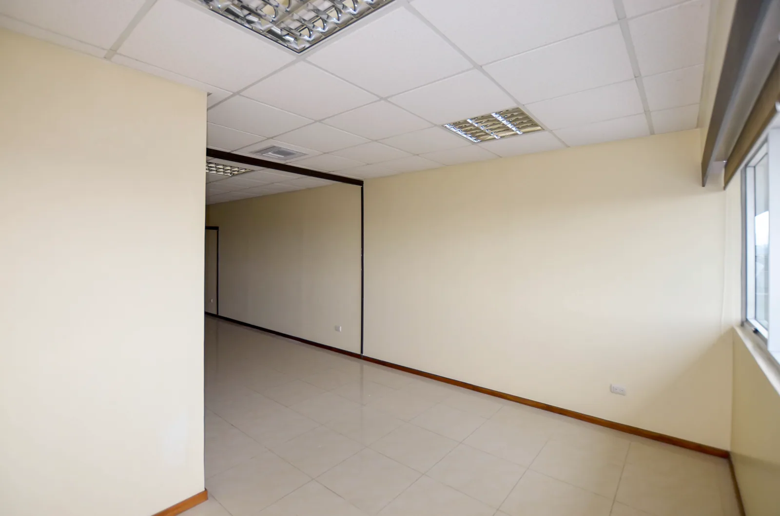 Oficina en alquiler en Trade Building sector norte de Guayaquil – Foto 4