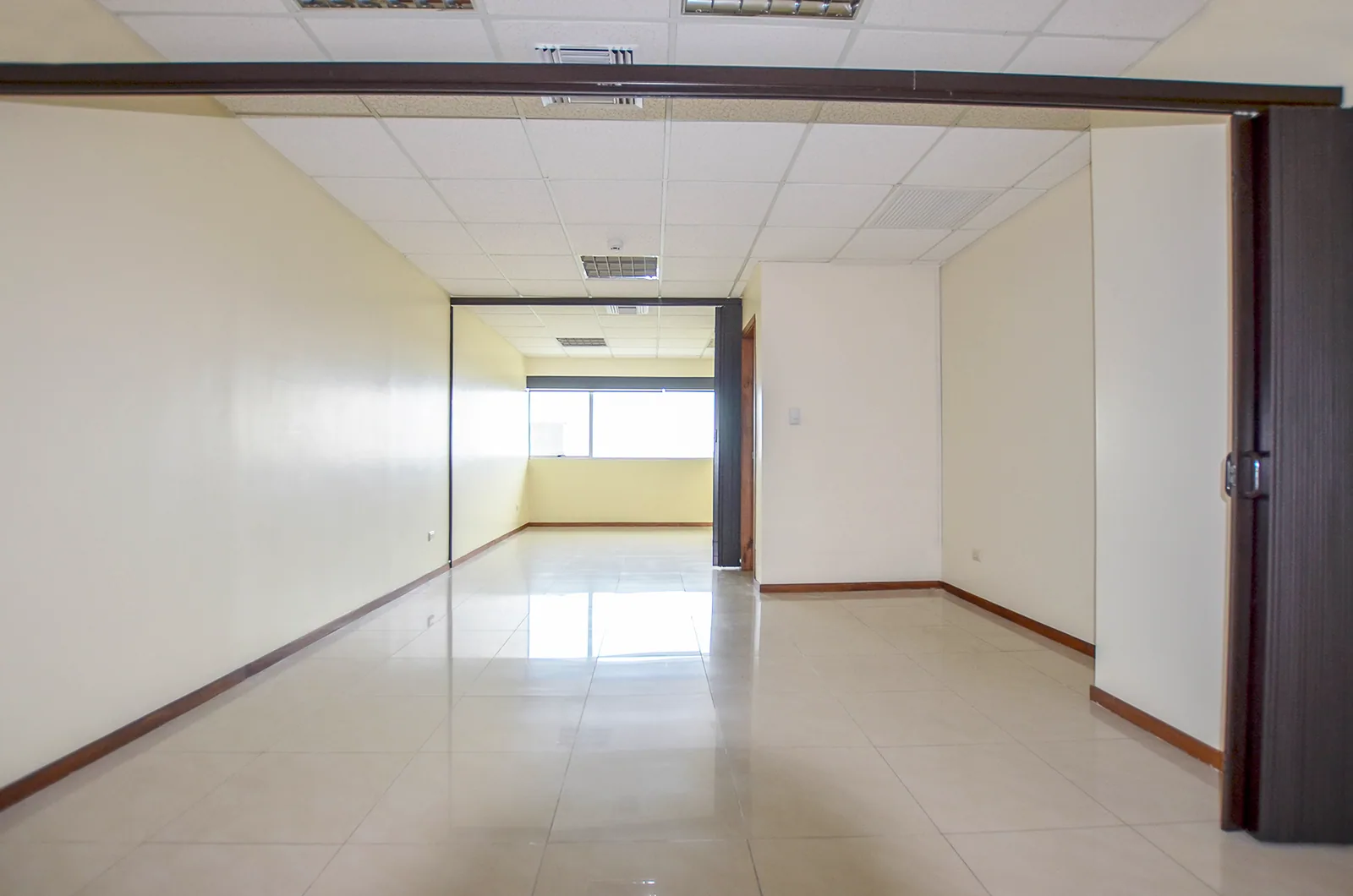 Oficina en alquiler en Trade Building sector norte de Guayaquil – Foto 5
