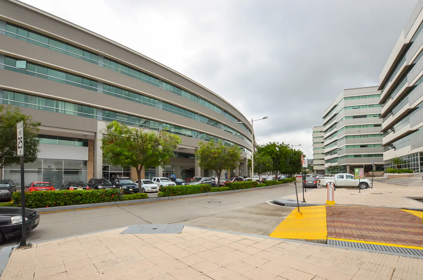 Oficina en alquiler en Parque Empresarial Colón sector norte de Guayaquil – Foto 1