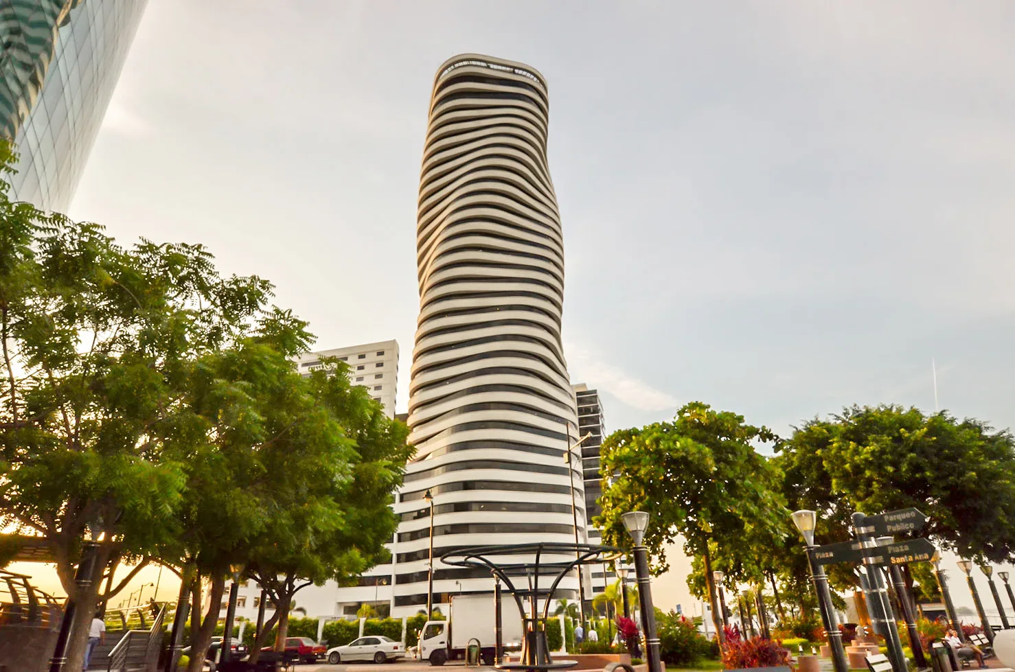 Oficina en alquiler en edificio The Point sector centro de Guayaquil – Foto 2