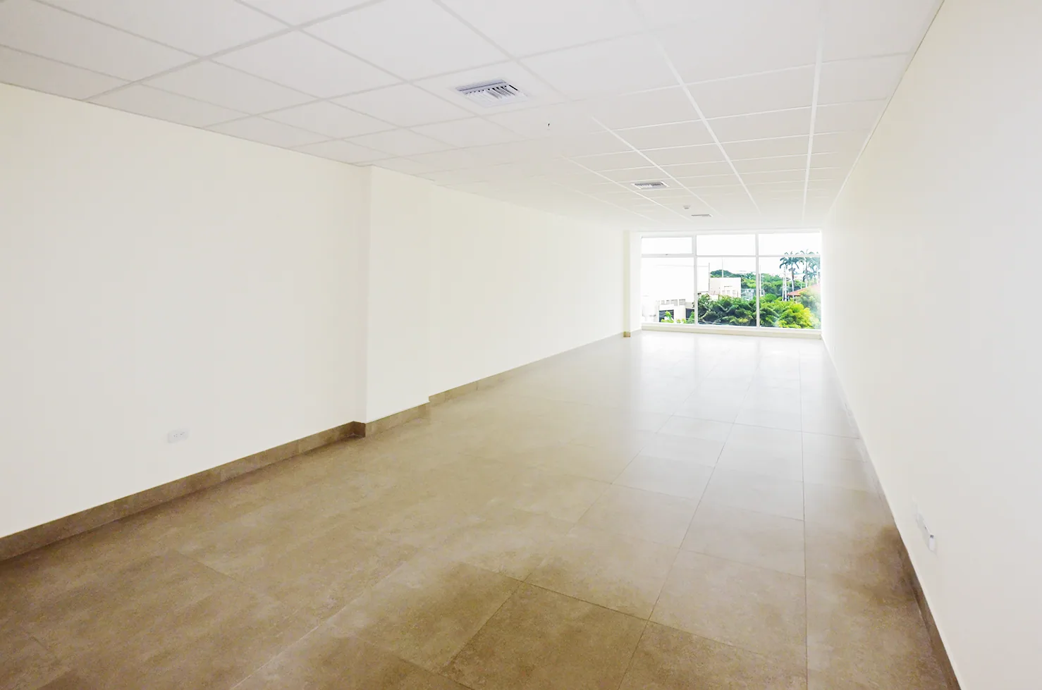 Oficina en alquiler en Los Arcos Plaza sector Samborondón – Foto 5