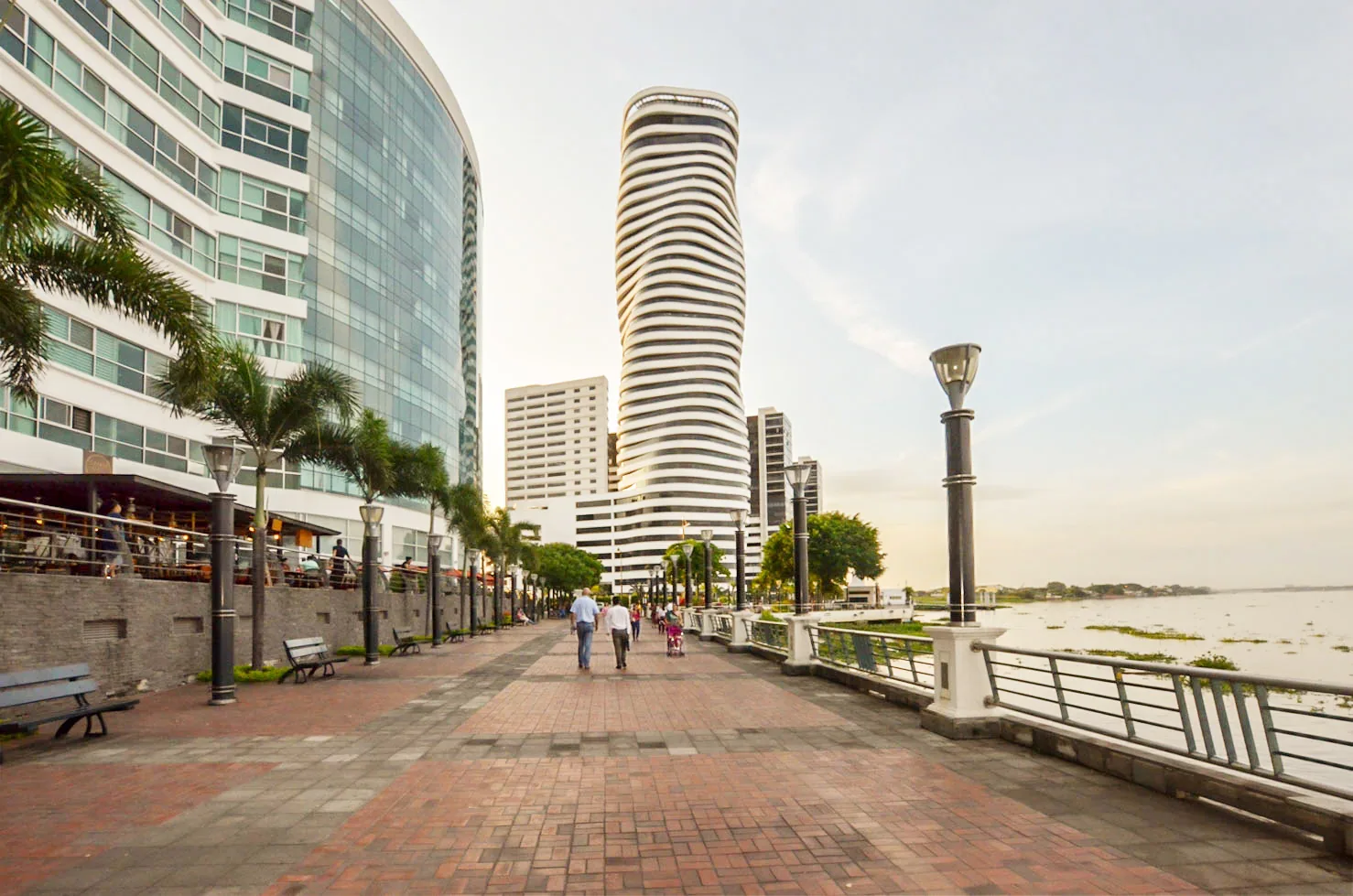 Oficina en alquiler en edificio The Point sector centro de Guayaquil – Foto 2