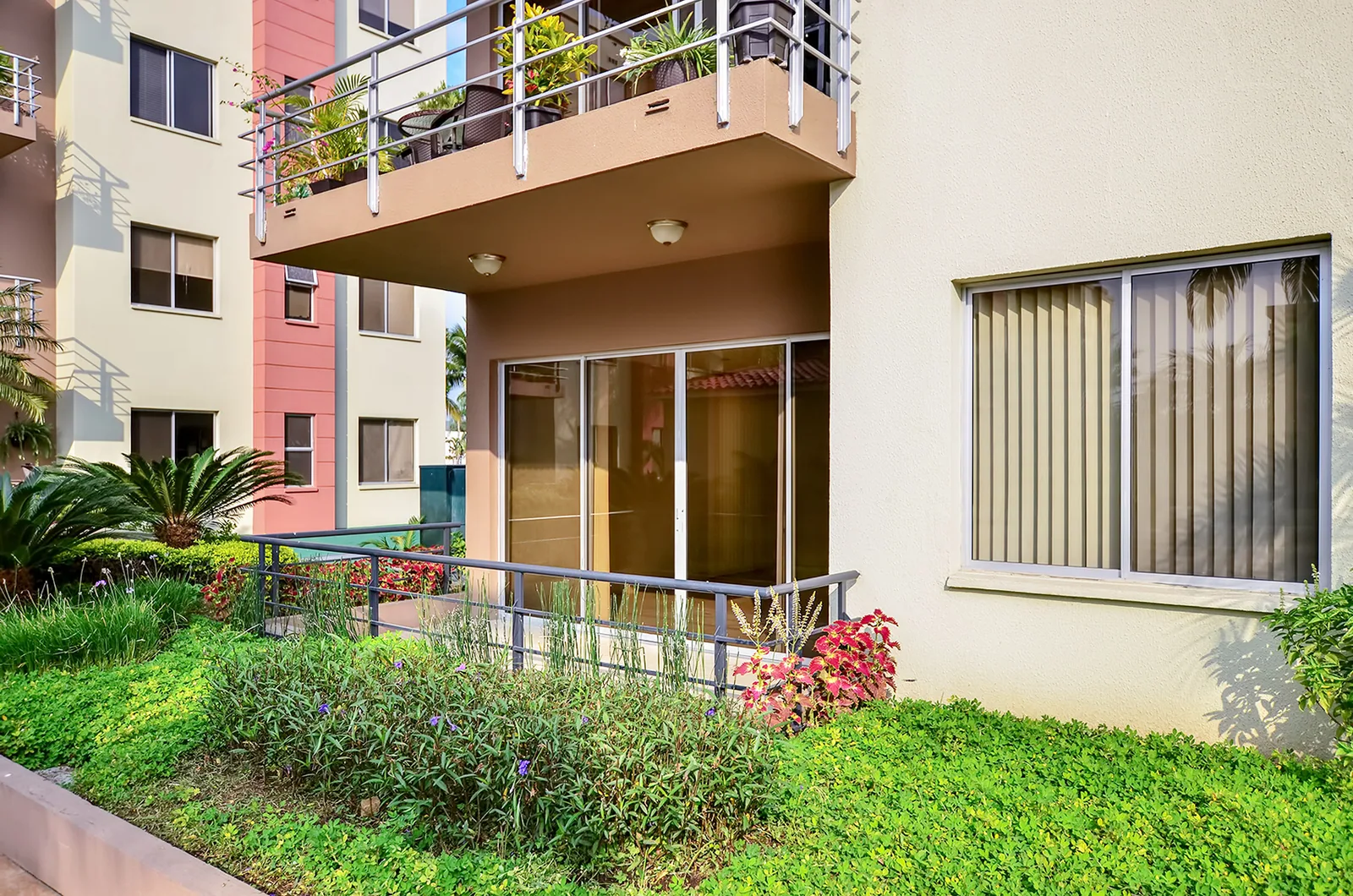 Departamento en alquiler en Torres del Río sector Samborondón – Foto 2