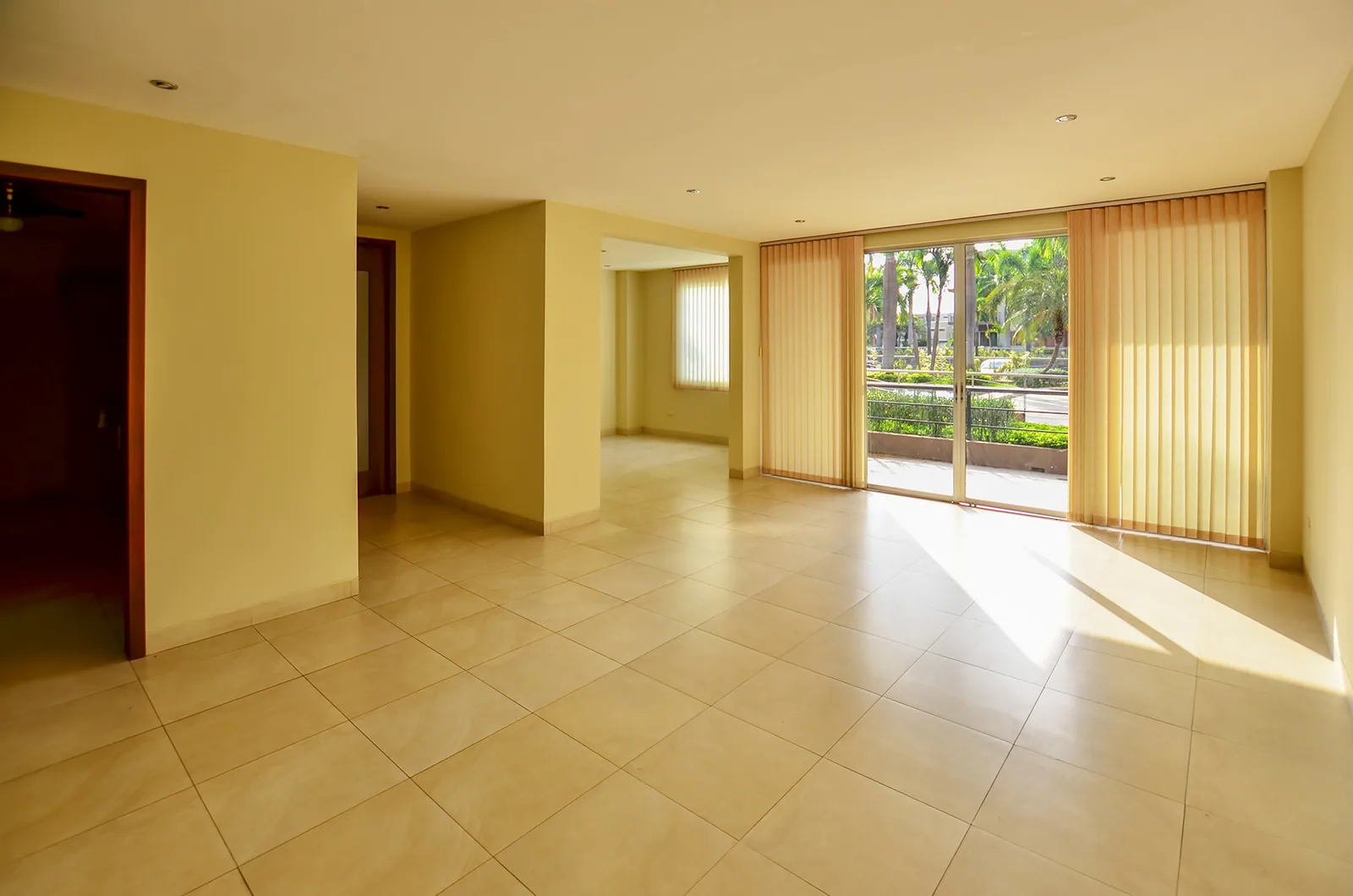 Departamento en alquiler en Torres del Río sector Samborondón – Foto 3