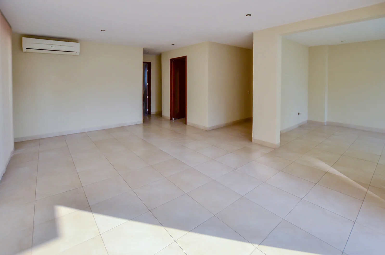 Departamento en alquiler en Torres del Río sector Samborondón – Foto 4