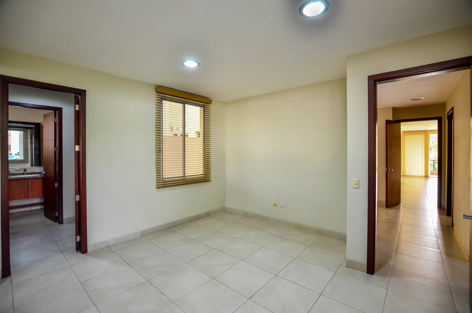 Departamento en alquiler en Torres del Río sector Samborondón – Foto 5